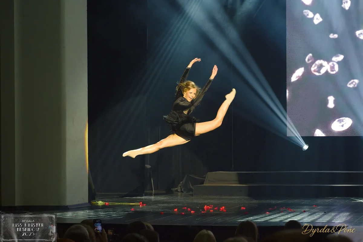 Występ taneczny uczestniczki podczas gali Miss i Mister Beskidów 2025