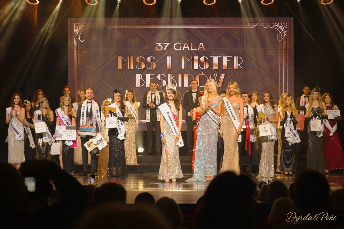 Laureaci i uczestnicy podczas finału gali Miss i Mister Beskidów 2025