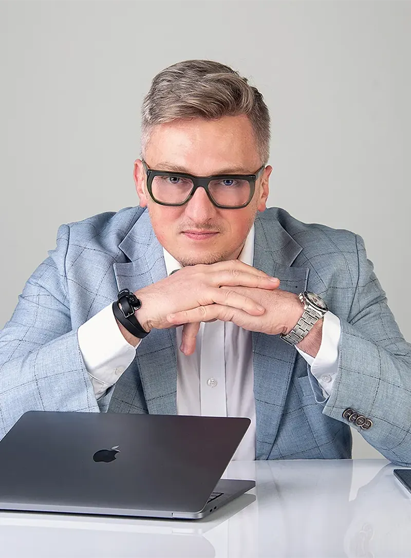 Portret wizerunkowy specjalisty zajmującego się marketingiem